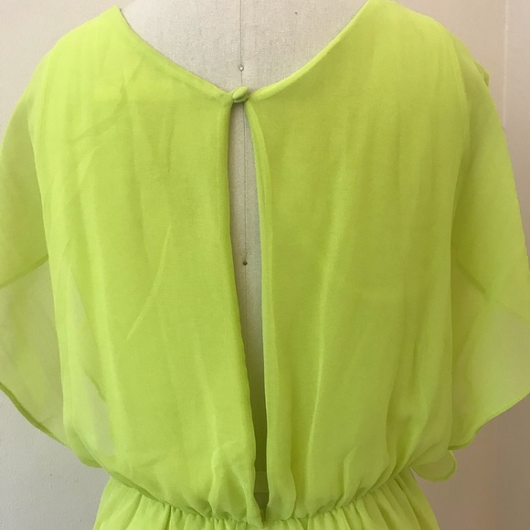Lime dress with pockets - Picture 3 of 3